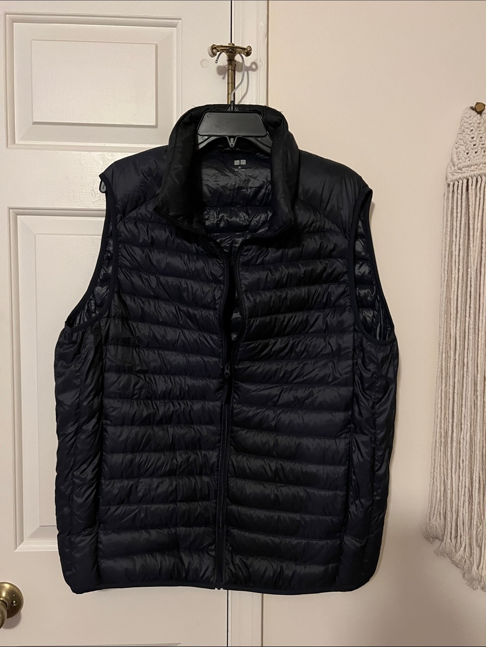 UniQlo mens lightweight packable puffer vest size XL